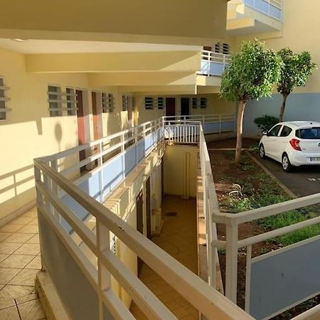 Petit Prix Et Grand Confort A Saint Gilles Les Bains Exterior foto
