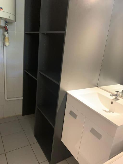 Petit Prix Et Grand Confort A Saint Gilles Les Bains Exterior foto